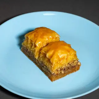 Baklava cu nuca