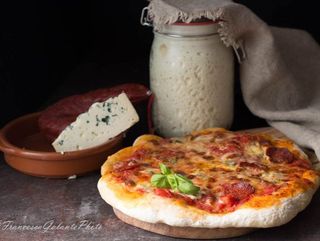 Pizza Gorgonzola e salsicia (XXL)