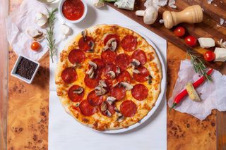 Pizza Salamino (XXL)