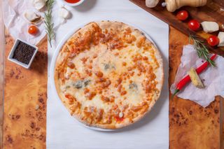 Pizza Quattro Formaggi (mica)