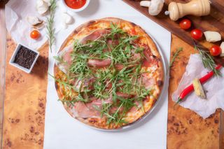 Pizza Gorgonzola e Speck (mica)