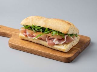 Sandwich cu prosciutto crudo