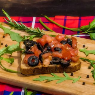 Bruschete cu rosii si masline