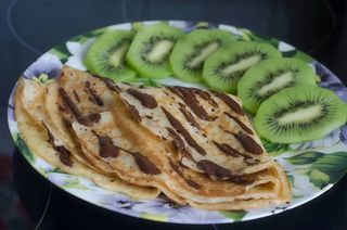 Clatite cu Nutella si fructe