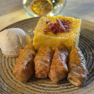 Sarmalute cu mamaliga si smantana