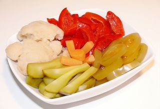 Salată de murături asortate în oțet