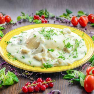 Ciulama de pui cu ciuperci şi mamaliguta