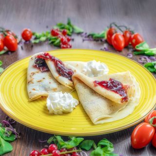 Clătite cu dulceaţă vişine