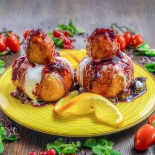 Papanaşi cu smântână şi dulceaţă