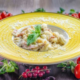 Tortellini alia panna