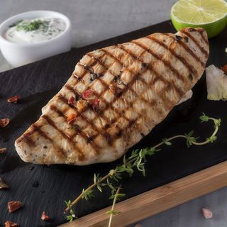 Piept de curcan la gratar