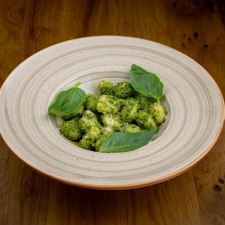 Gnocchi cu sos pesto de busuioc