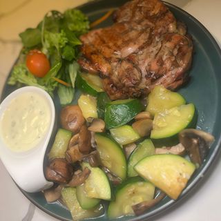 Pulpe de pui  cu cu legume