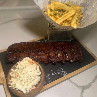 Coaste de porc cu sos bbq sos 