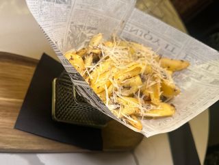 Cartofi prajiti cu trufe si parmezan