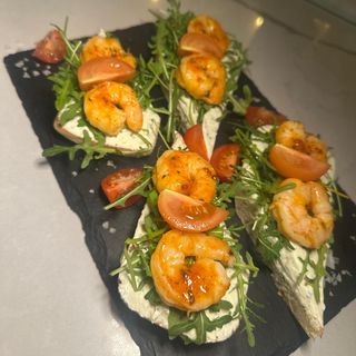 Bruschete cu creveti