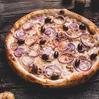 Pizza tonno e cipolla