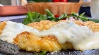 Piept de pui in crusta crocanta si cartofi wedges