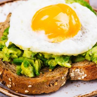 Bruschetti cu Rosii si Ochiuri