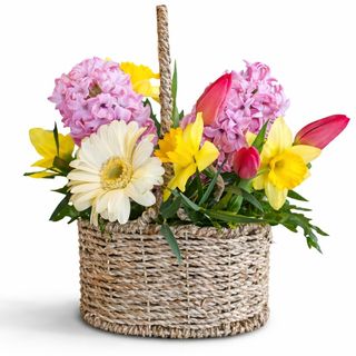 Cos cu flori de primavara