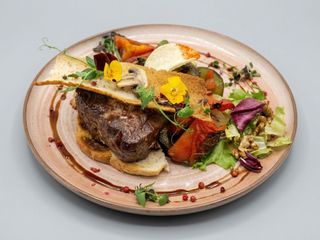 Muşchi de vită cu sos gorgonzola