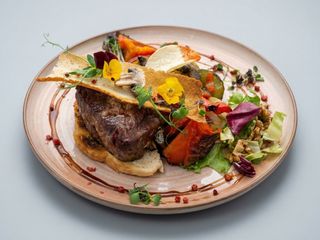 Muşchi de vită cu sos hribi