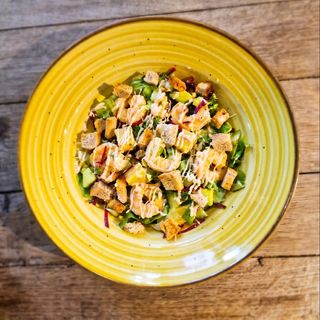 Salata cu creveti, avocado, ananas