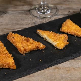 Branza in crusta de panko