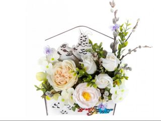 Aranjament de Paște cu Flori de Săpun