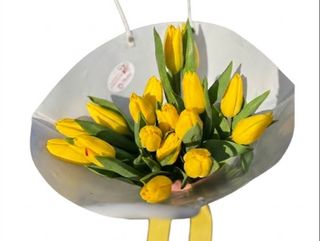 Buchet Lalele in Con L