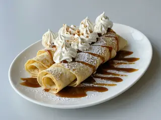 Clatite cu frisca si sos caramel﻿