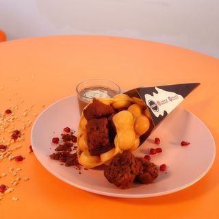 Bubble waffles cu finetti, brownie