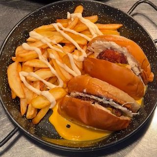 CHICKEN CHEESE BURGER | 590gr / 1326KCAL |