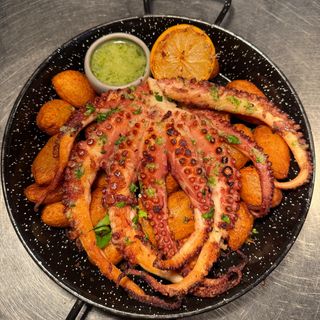 CARACATITA INTREAGA PE PAT DE CARTOFI |800GR/1226KCAL|