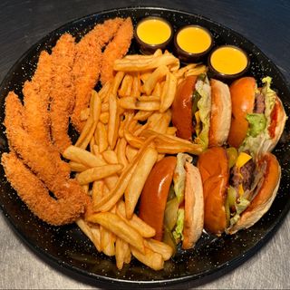 Platou BURGERI BBQ si CREVETI 1500GR