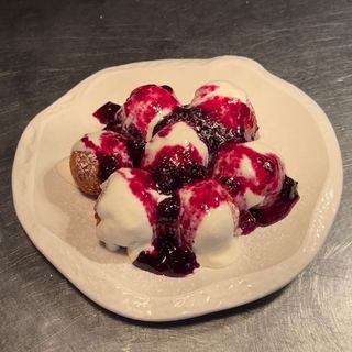 PAPANAŞI CU SMANTANA SI GEM DE AFINE |400g /510KCAL|