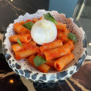 RIGATONI CU SOS DE ROSII SI BURATTA| 420GR / 1030KCAL |