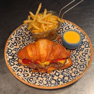 Croissant Smashed Burger |410gr/1120kcal