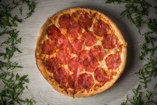 Pizza Salami medie