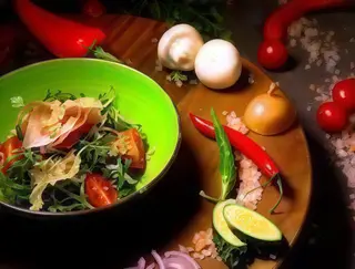 Salată Crudo e rucola