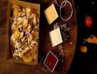 Cartofi prăjiți cu piept de pui