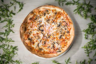 Pizza Prosciutto e Funghi Family