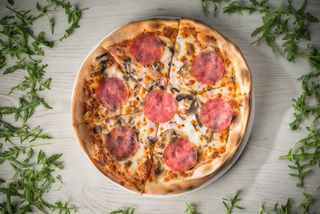 Pizza Salami e Funghi Family