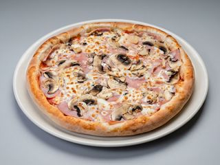 Pizza Pe Vatră Prosciutto E Funghi 32cm