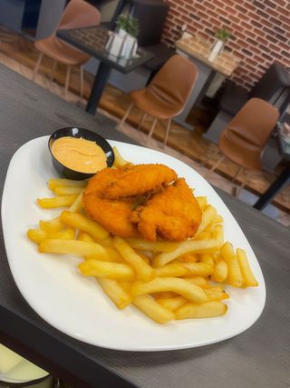 Chicken Strips cu garnitura la alegere
