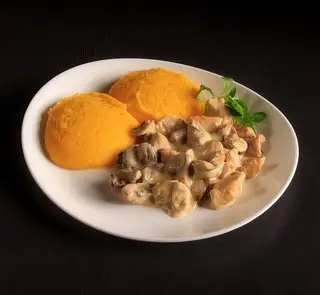 Pui cu Ciuperci, Sos Alb si Mamaliguta