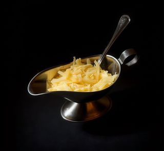 Toping Branza Tare tip Parmesan