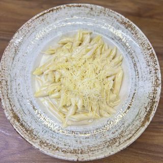 PENNE QUATTRO FORMAGGI CU CIUPERCI SI BACON 400 gr
