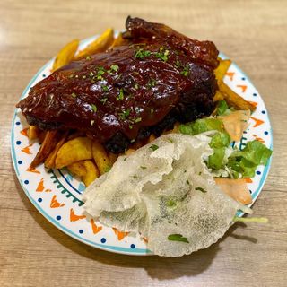 Coaste de porc cu cartofi wedges 