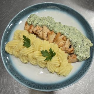 Piept de pui în gorgonzola cu spanac